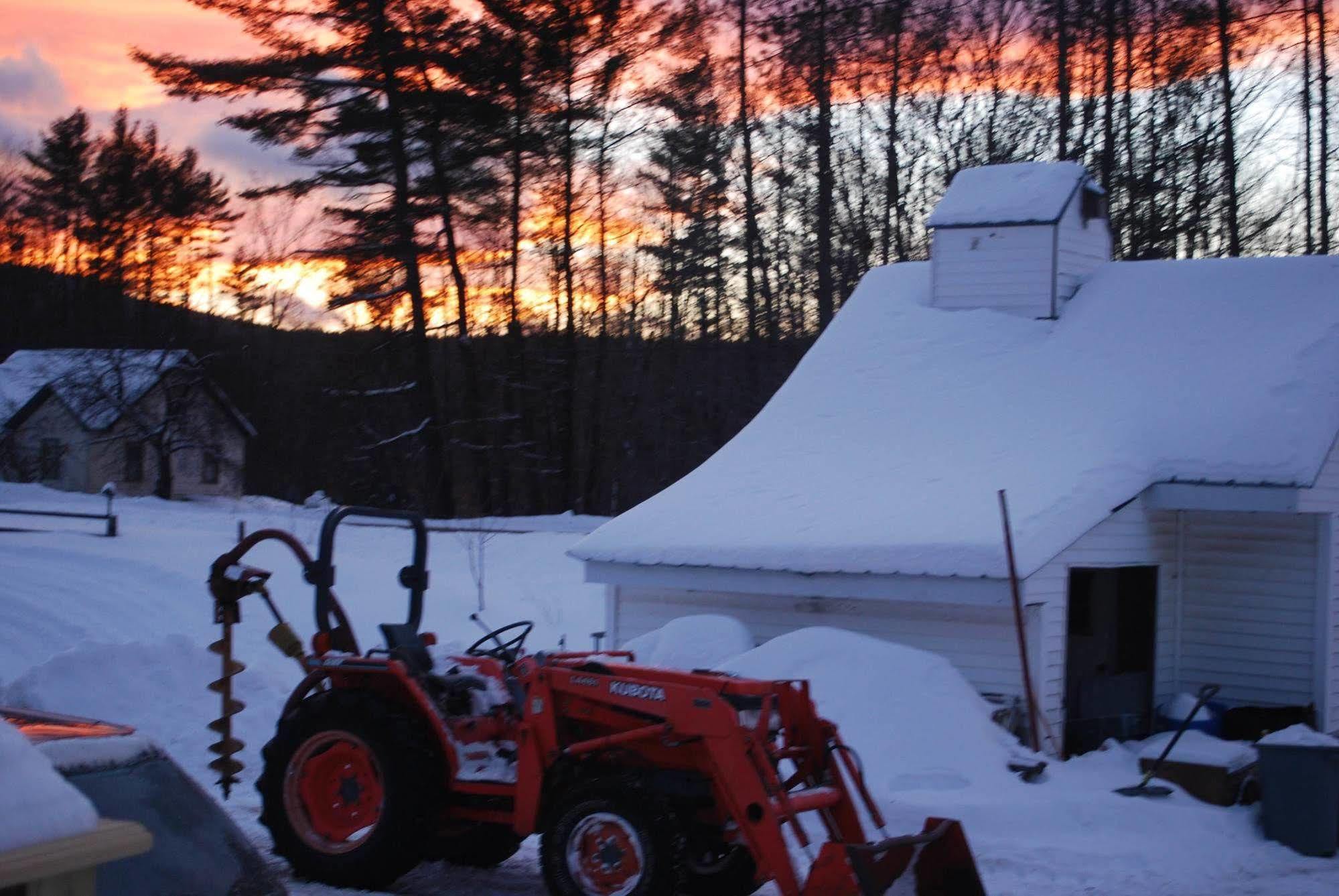 No View Farm Bed & Breakfast Rumford Bagian luar foto
